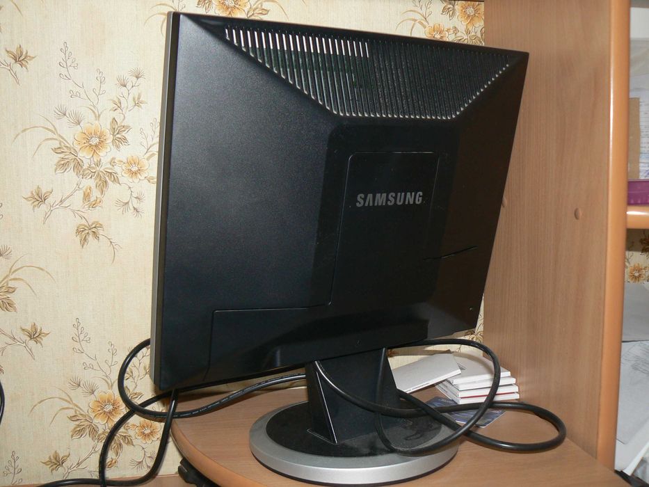 Монитор Samsung SyncMaster 740BF