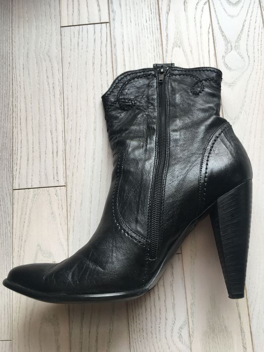 Bata. Czarne kowbojki retro 41