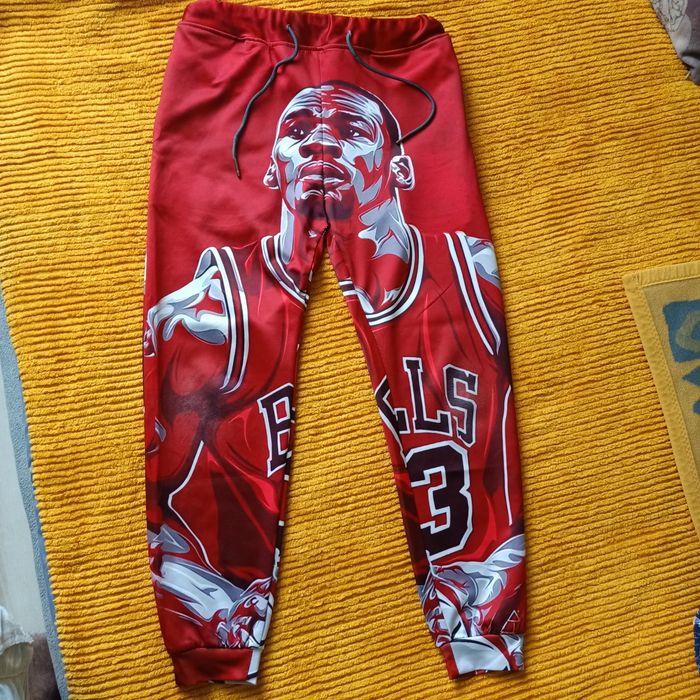 Spodnie dresowe z postacią Michaela Jordana . Rozmiar M