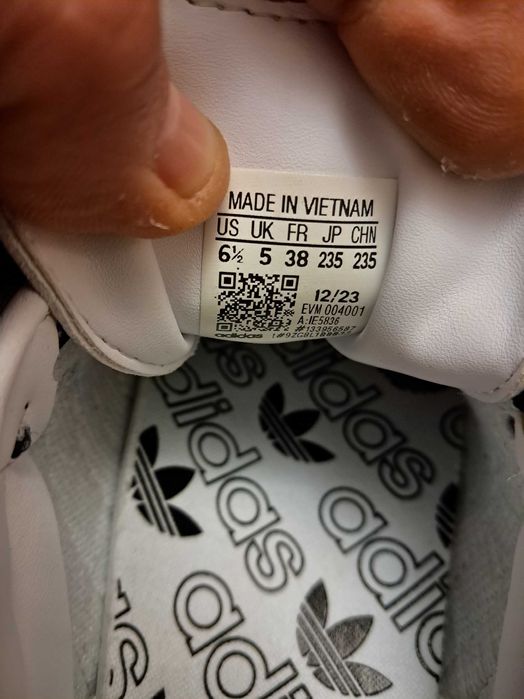 Детские Кроссовки adidas  38 размер стелька 24см