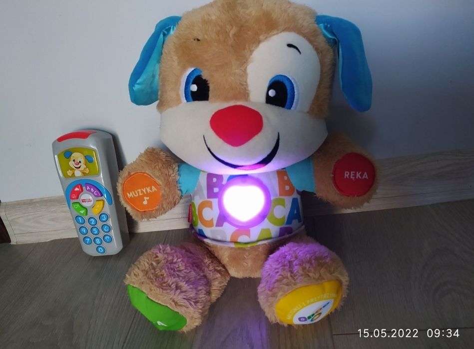 13. Fisher Price szczeniaczek uczniaczek oraz pilot