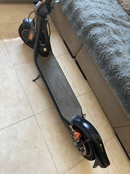Ninebot F40 — 150 €  Vendo trotinete elétrica Segway Ninebot F40