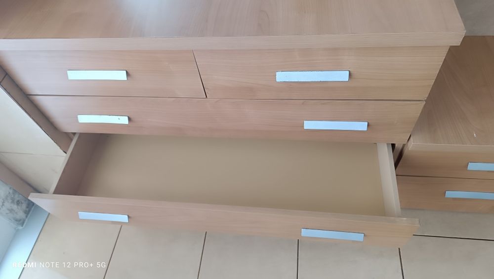 Quarto casal ler anúncio Vendo Mobília