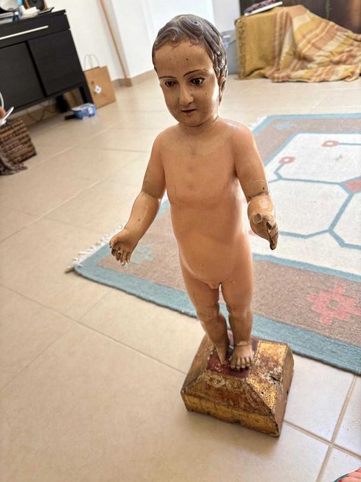 Peça de escultura Boneco