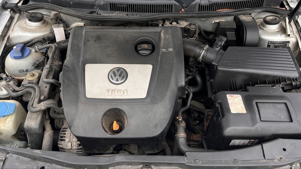 Авто Volkswagen golf  1.9  tdi