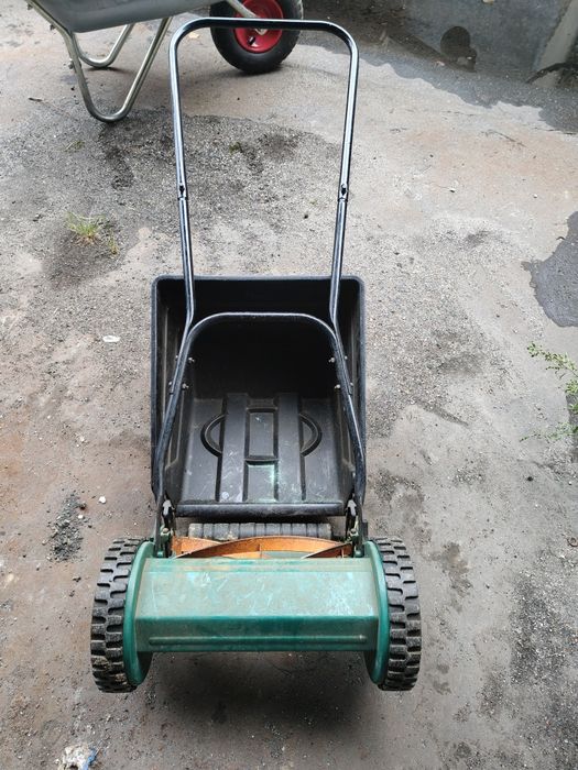 Kosiarka do trawy ręczna