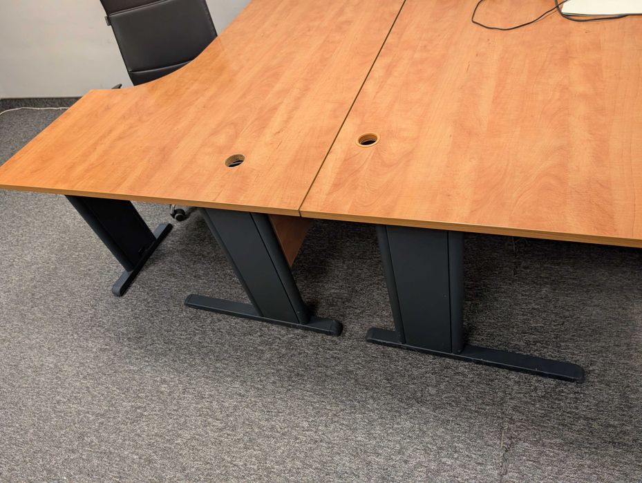 Biurka na sprzedaż 6 szt/ stół konferencyjny/ krowodrza/meble biurowe