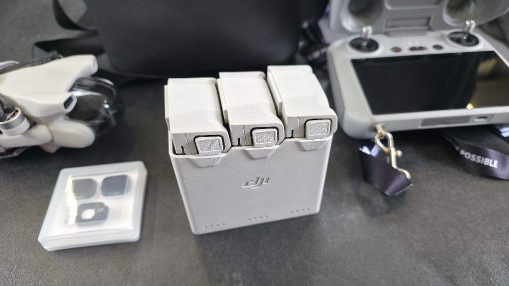 Kit Drone DJI Mini 3 Fly More Combo + Controle Remoto DJI RC