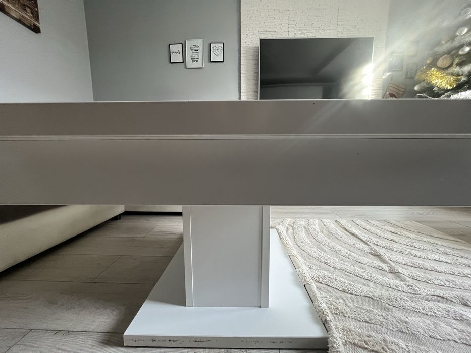 Biały stół rozkładany