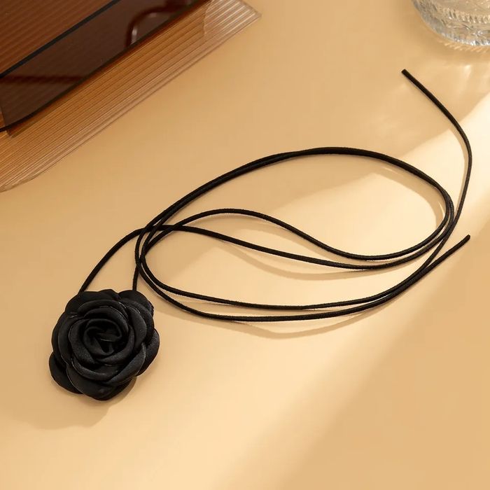 Чокер з трояндою, трендовий чокер з квіткою, чокер с цветком с розой