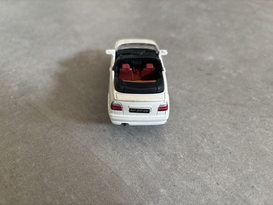 Model New Ray skala 1/43 VW Volkswagen Golf 3 Cabriolet