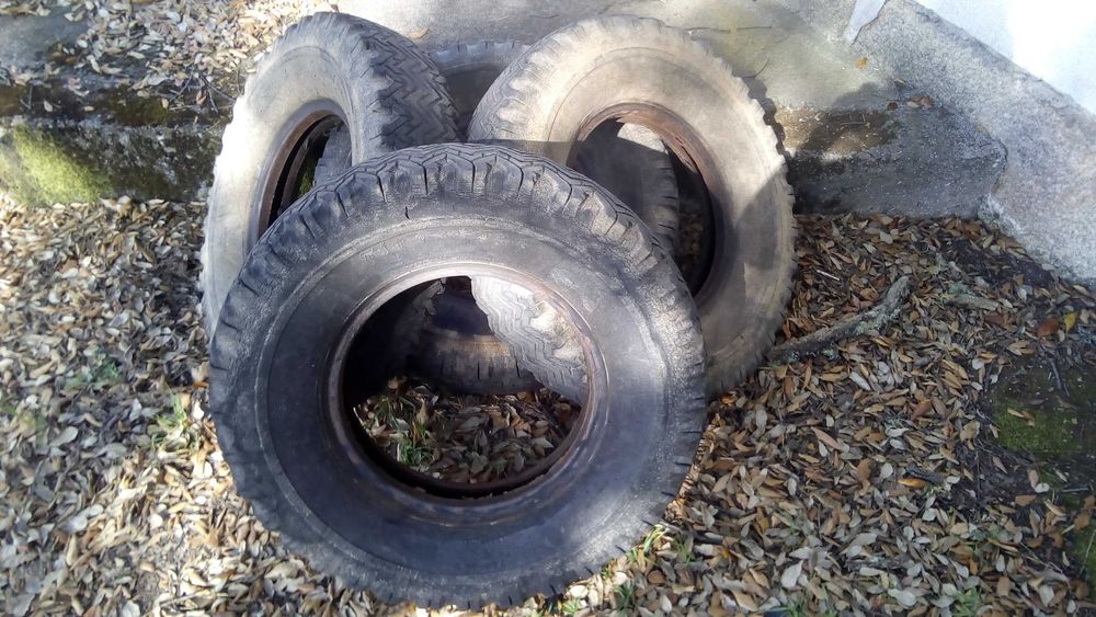 Pneus Firestone 750 R16 (para desocupar)