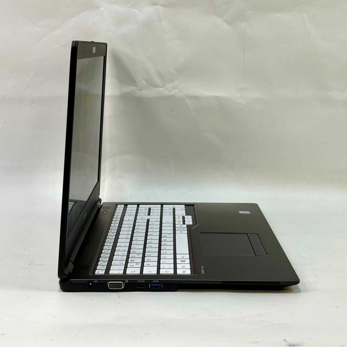 Ноутбук Fujitsu Lifebook U757/15.6"/Core i5/8GB DDR4/256GB SSD/HD 520