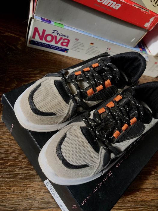 Женские кроссовки