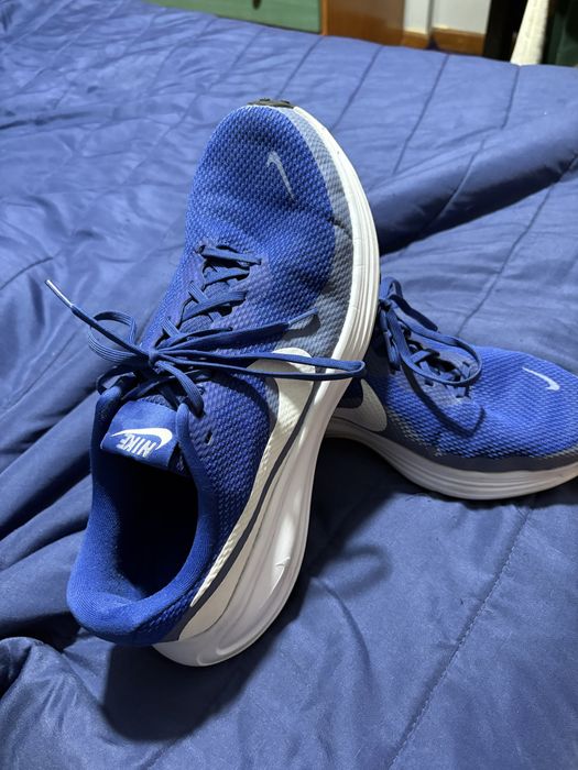 Nike revolution 8482694888885463042