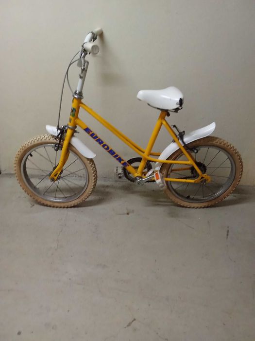 Bicicleta de criança.v