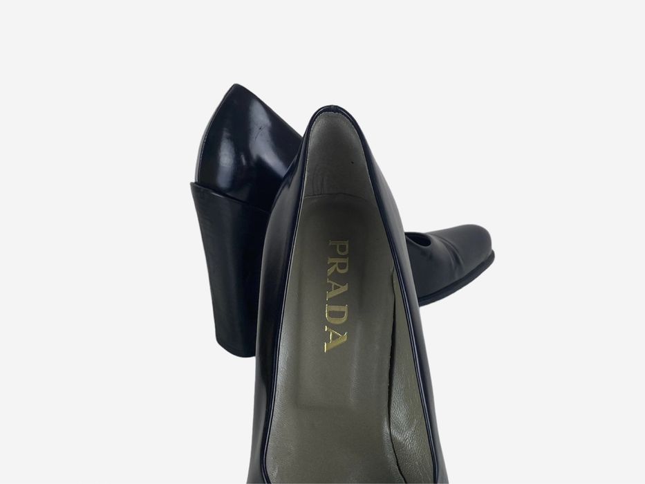 Жіночі туфлі Prada