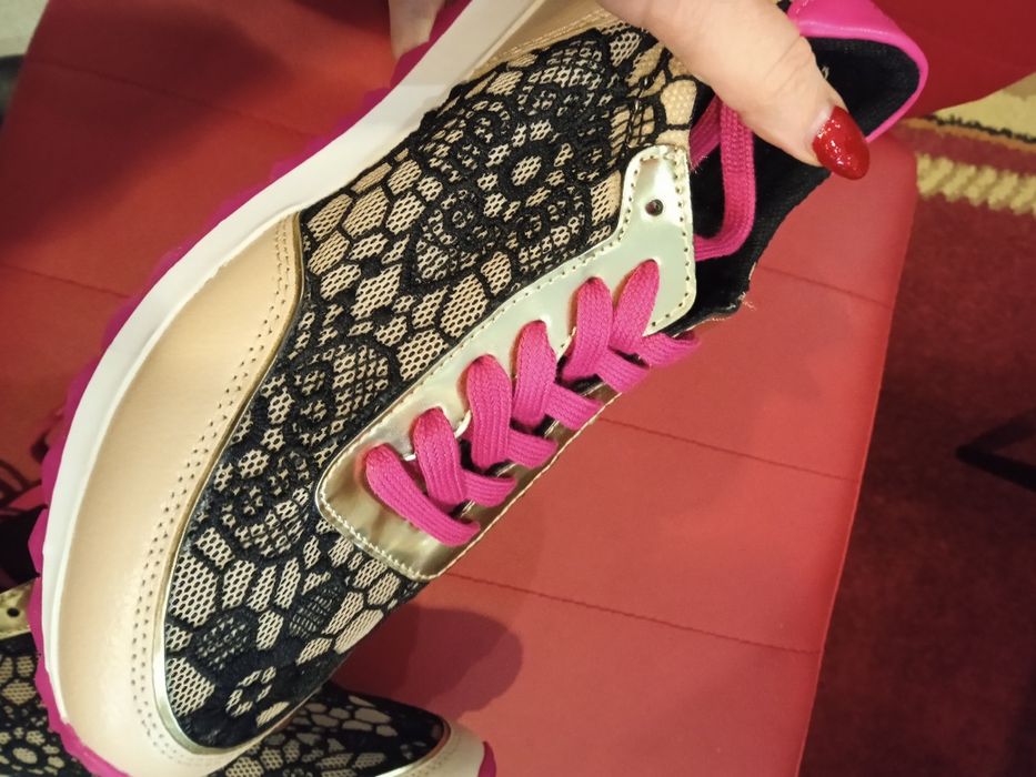 Sapatilhas Guess novas T. 38