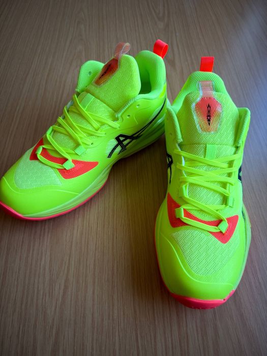 Волейбольні кросівки ASICS. 42 розмір.