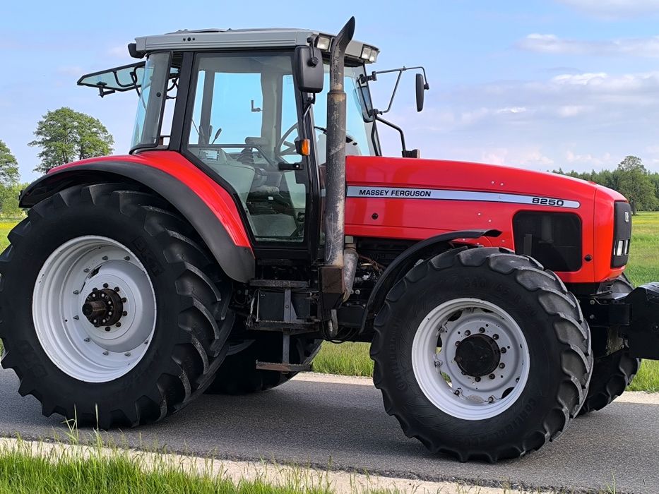 Ciągnik# Massey Ferguson 8250# rok 2000 Stan bdb
