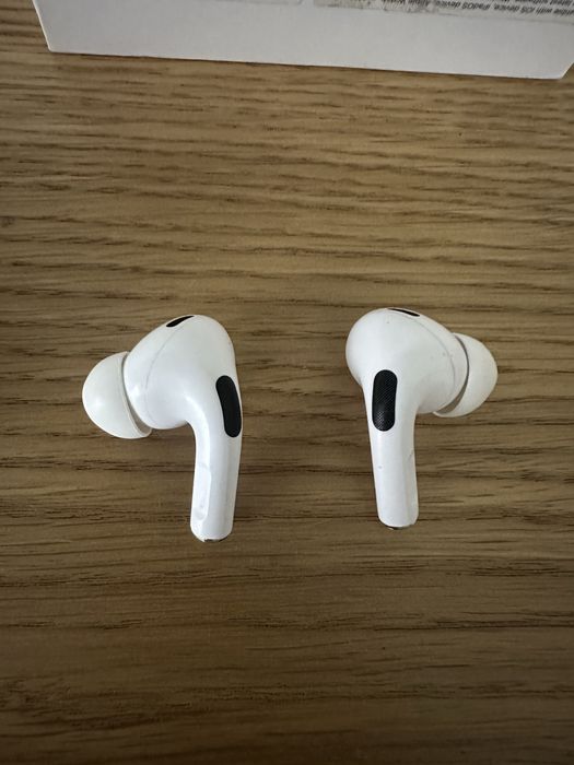 Продам Apple AirPods Pro 2 (оригінал)