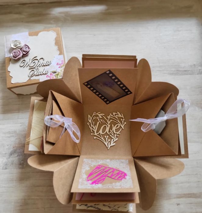 Ślubny explodingbox ręcznie robiony