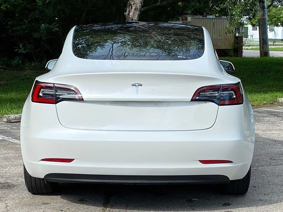 Tesla Model 3      2024