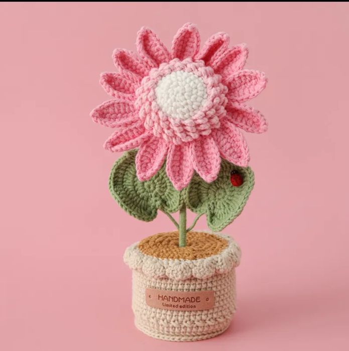 Kwiat, różowy słonecznik, dekoracja wykonana na szydełku. Nowy.