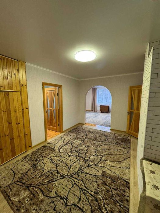 Елітний будинок у центрі, 192м², 5 соток, гараж, камін, веранди,меблі!