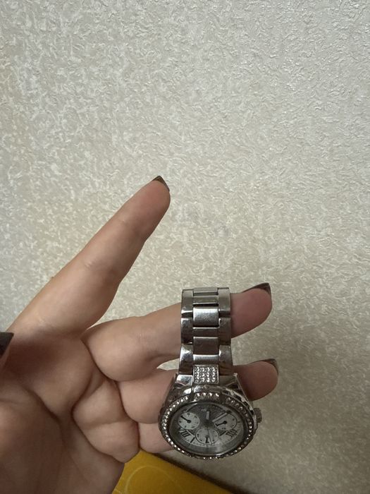 Годинник guess зі вставками