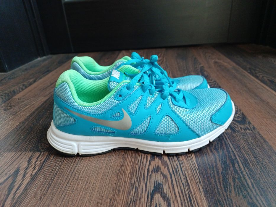 Nike жіночі кросівки