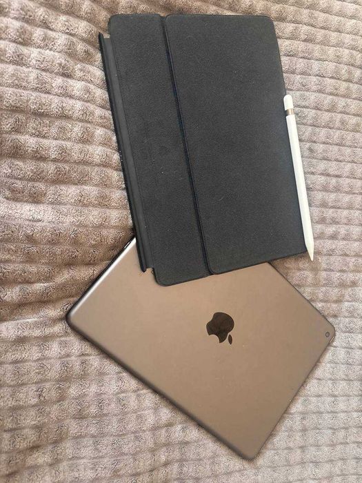 Планшет Apple Ipad 8 LTE (пам'ять 32ГБ), з клавіатурою Apple в комплекті