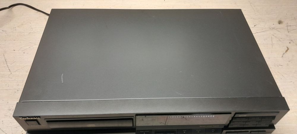 Odtwarzacz CD Technics SL-P202A