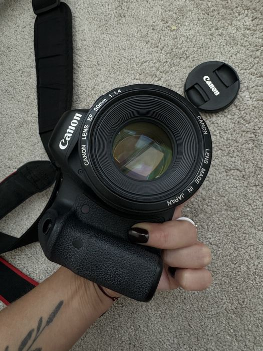 Canon 6D з об'єктивом EOS 50mm 1.4