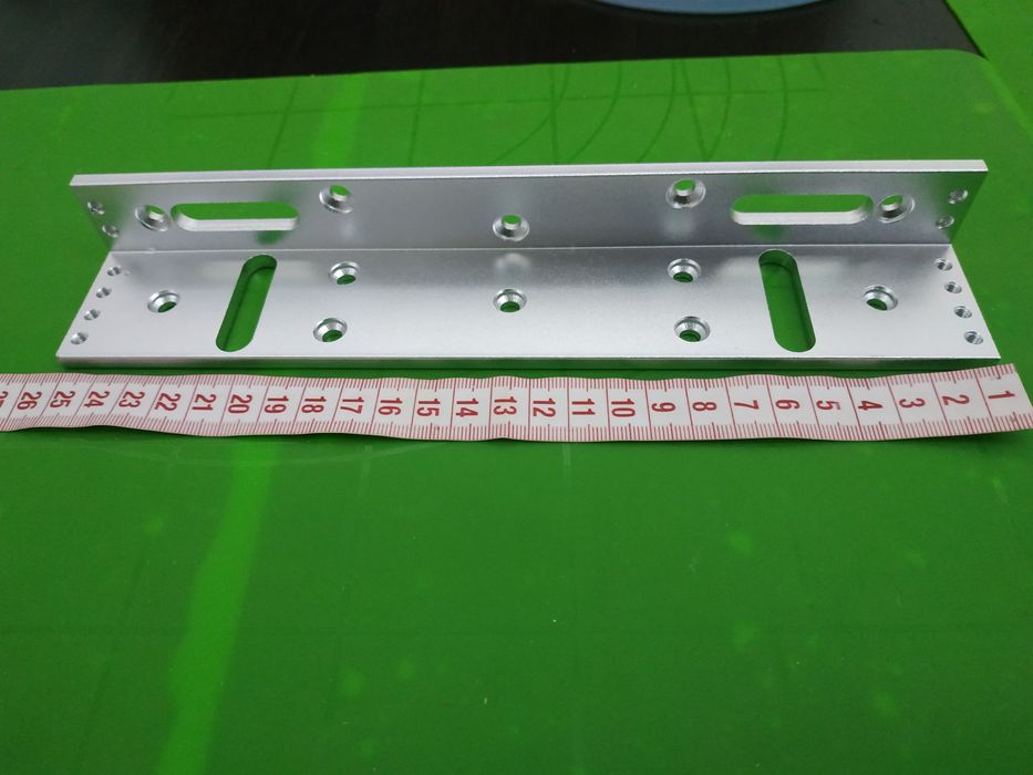 кронштейн для электромагнитного замка на двери