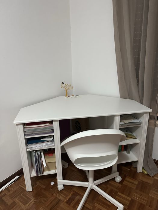 Vendo secretaria de canto + cadeira