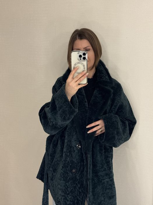 Шуба класика  английский вороиник цвет изумруд мутоновая шубка автолед