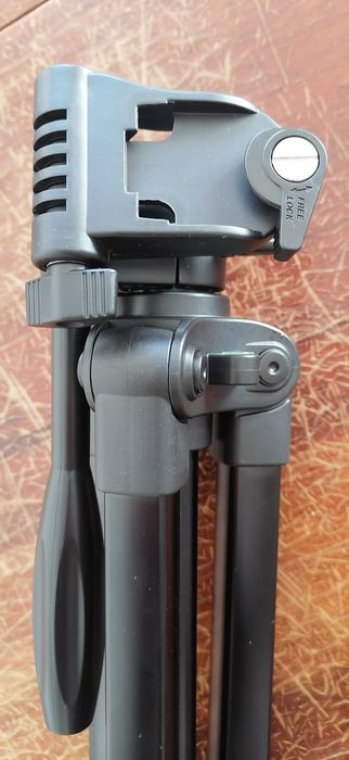 Штатив Velbon M45.