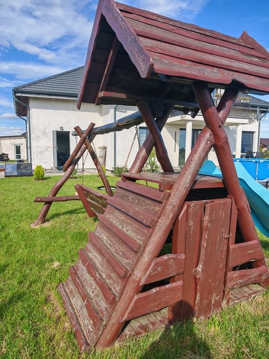 Huśtawka bujaczka drewniana z domkiem dla dzieci