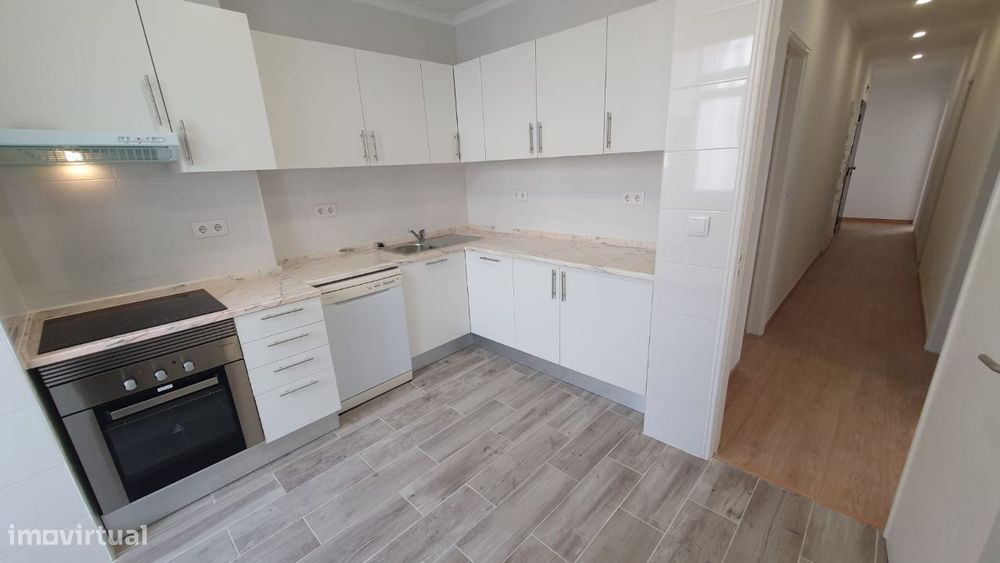 T3+1 , 100m2, 2wc, 2ºandar, cozinha equipada, Campo de Ourique