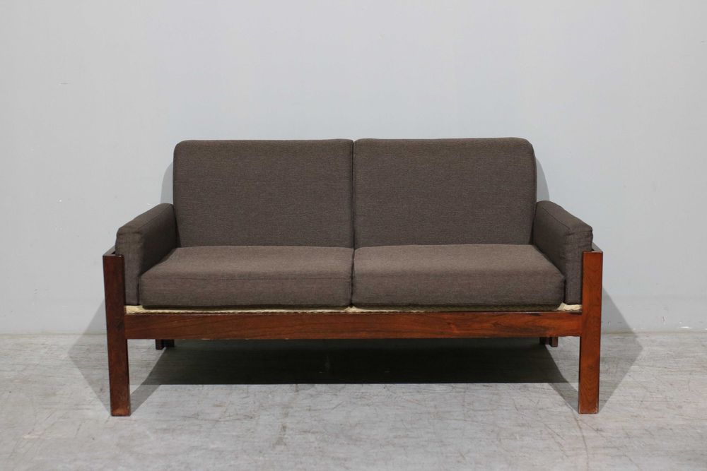 Sofá vintage em pau santo