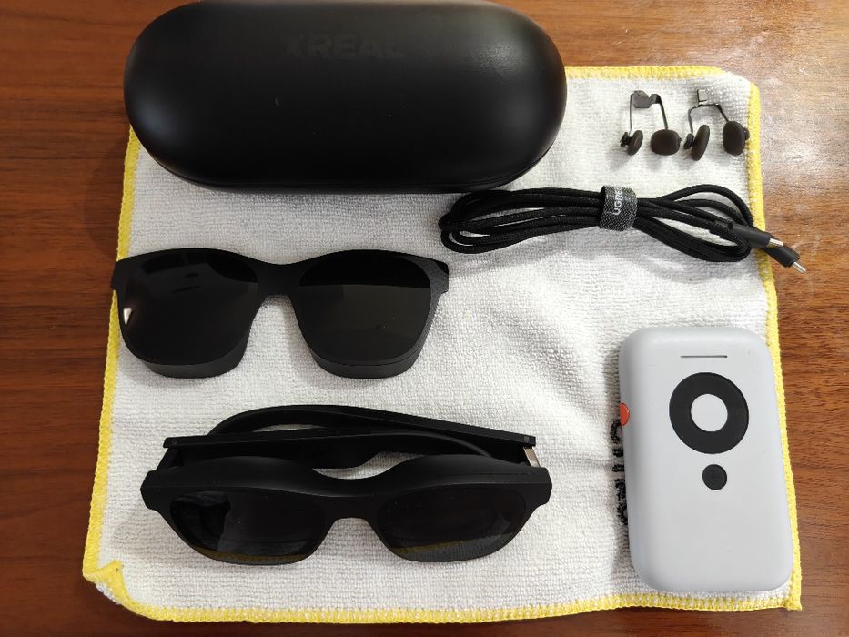 Xreal Air 2 Pro i Xreal Beam