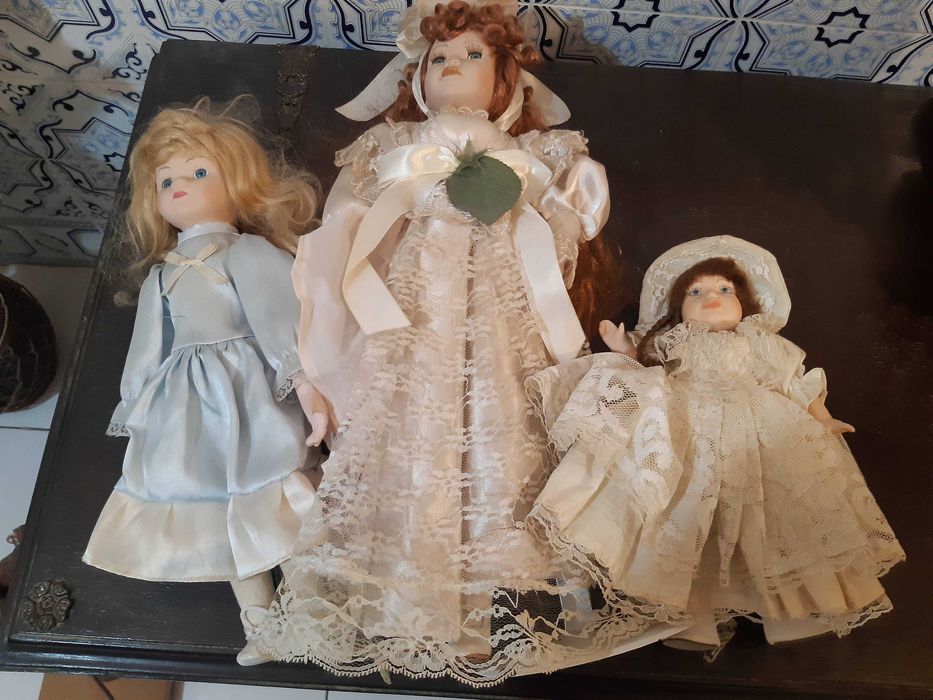 Conjunto 3 bonecas porcelana, excelente estado