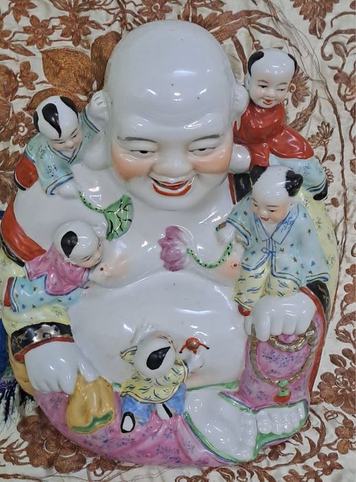 Grande Buda em porcelana antiga