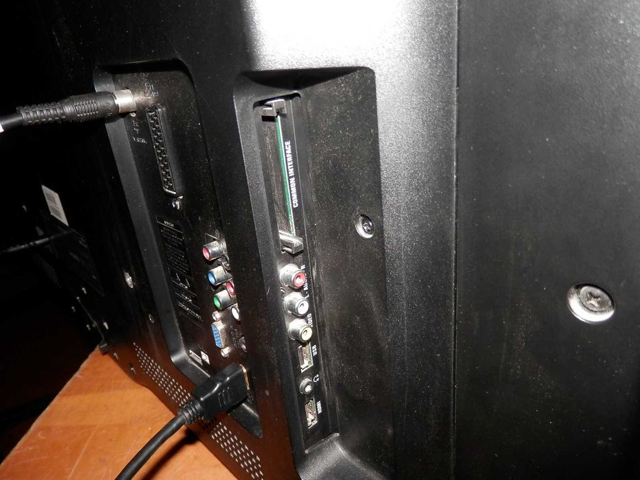 Sprzedam telewizor Philips 37PFL4606H z pilotem, sprawny, bez nóżki