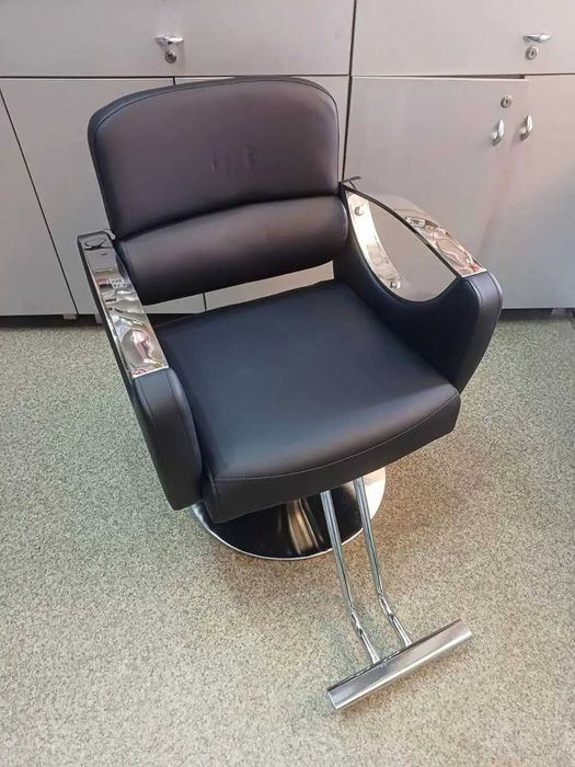Парикмахерское кресло клиента HB-A32 гидравлическое, чёрное