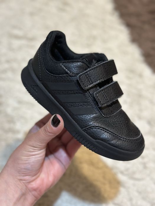 Оригінальні дитячі кросівки adidas tensaur 25 розмір б/в на липучках (16см устілка)