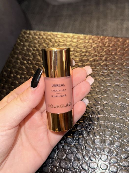Hourglass unreal liquid blush scene
