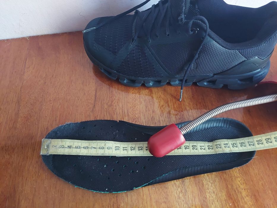 Кроссовки Swiss engineering On-running Cloudflyer оригінал 


Розмір п