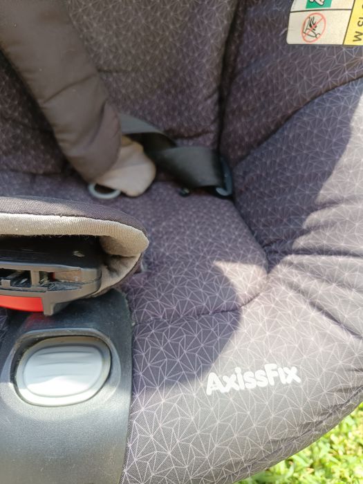 Cadeira Auto Bébé Confort AxissFix ISOFIX – Muito Bom Estado